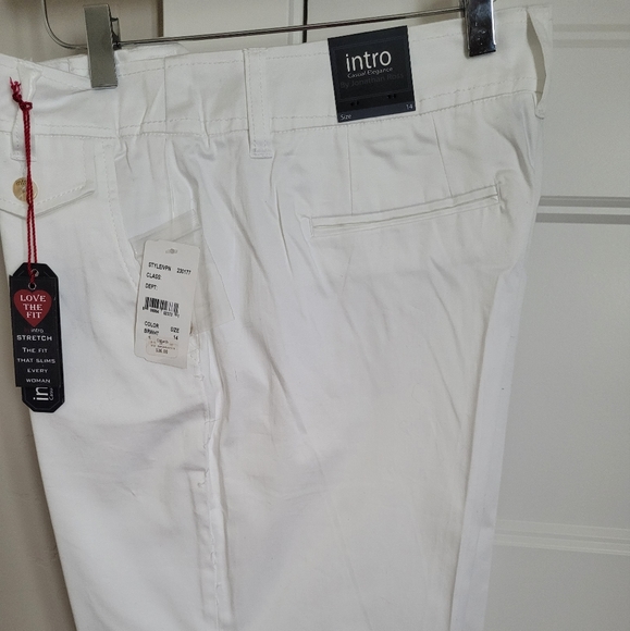 NWT Shorts, Intro by Jonathan Ross - Picture 5 of 5